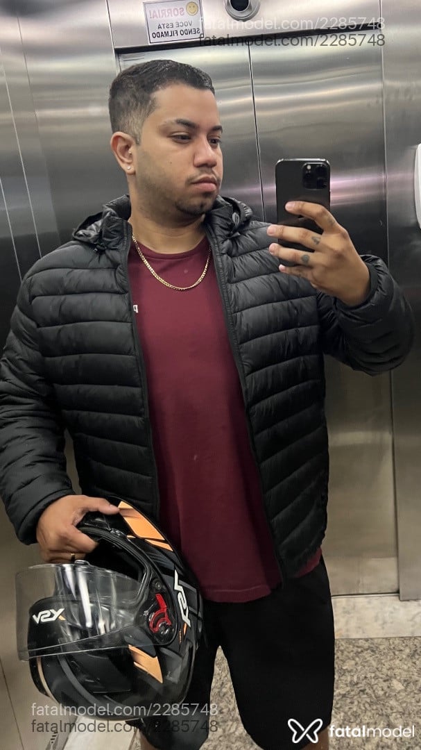 Acompanhante homem morena (o) de olhos castanhos - David