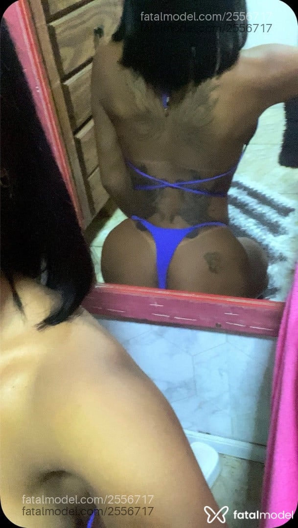 Acompanhante mulher trans morena (o) de olhos pretos - Sofilin
