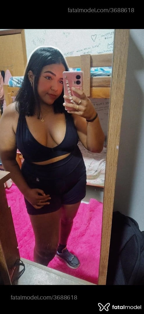 Acompanhante mulher morena (o) de olhos pretos - Dressav