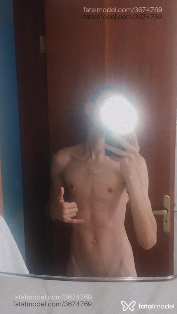 Acompanhante homem com cabelo castanho de olhos castanhos - Galak