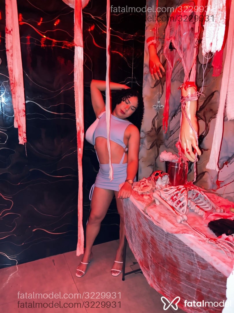 Acompanhante mulher trans morena (o) de olhos castanhos - Piettra