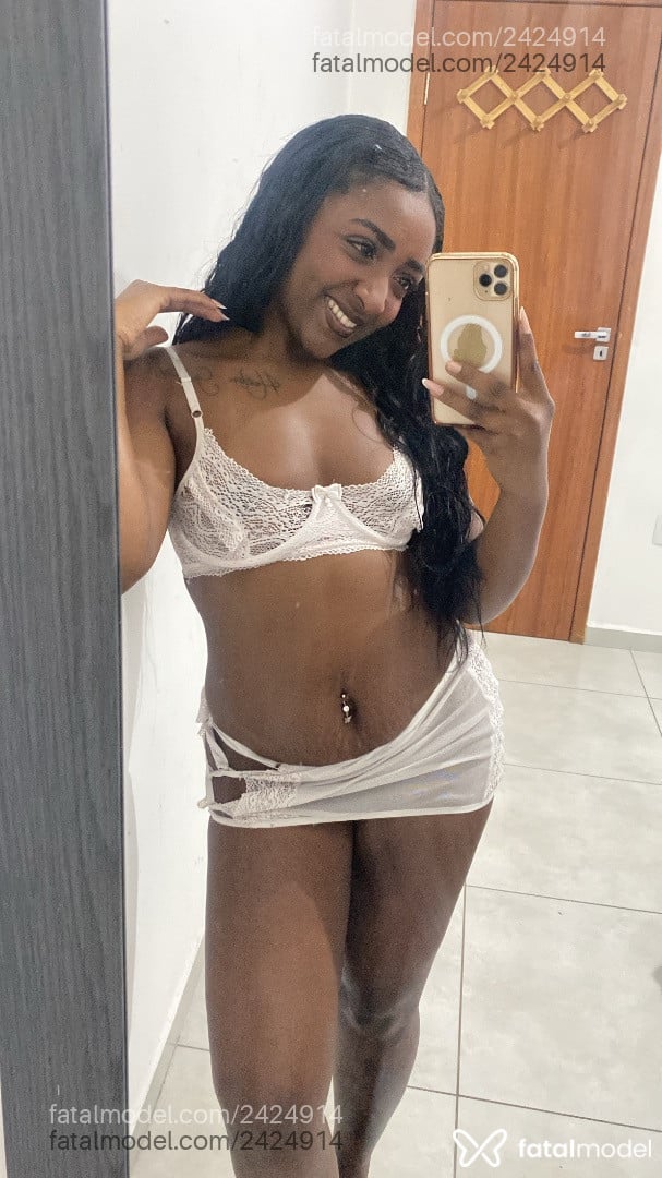Acompanhante mulher com cabelo castanho de olhos pretos - Pretalisa