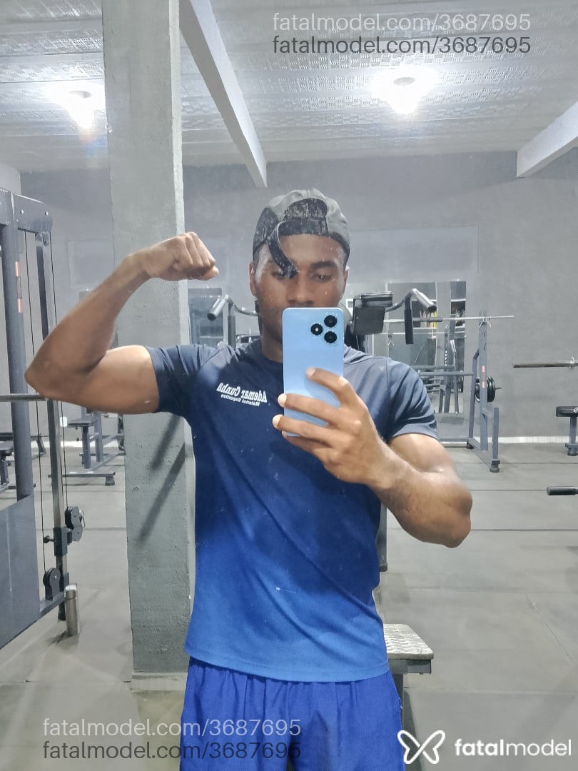 Acompanhante homem morena (o) de olhos pretos - Guri Ppa