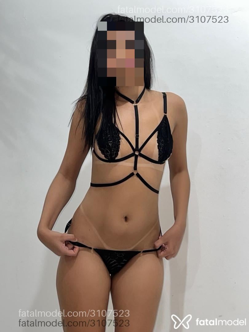 Acompanhante mulher com cabelo castanho de olhos castanhos - Bella Almeida