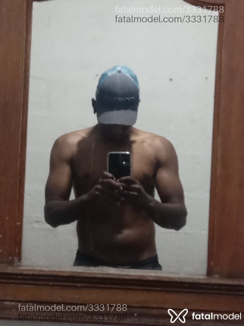 Acompanhante homem morena (o) de olhos castanhos - Francisco
