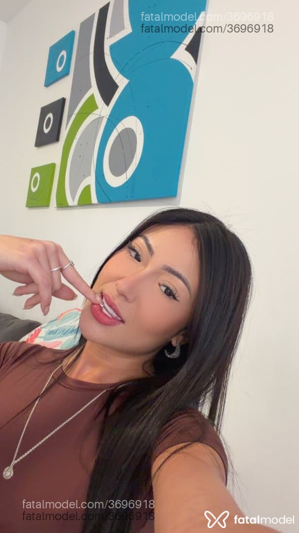 Acompanhante mulher com cabelo castanho de olhos castanhos - Suzuki Nipo