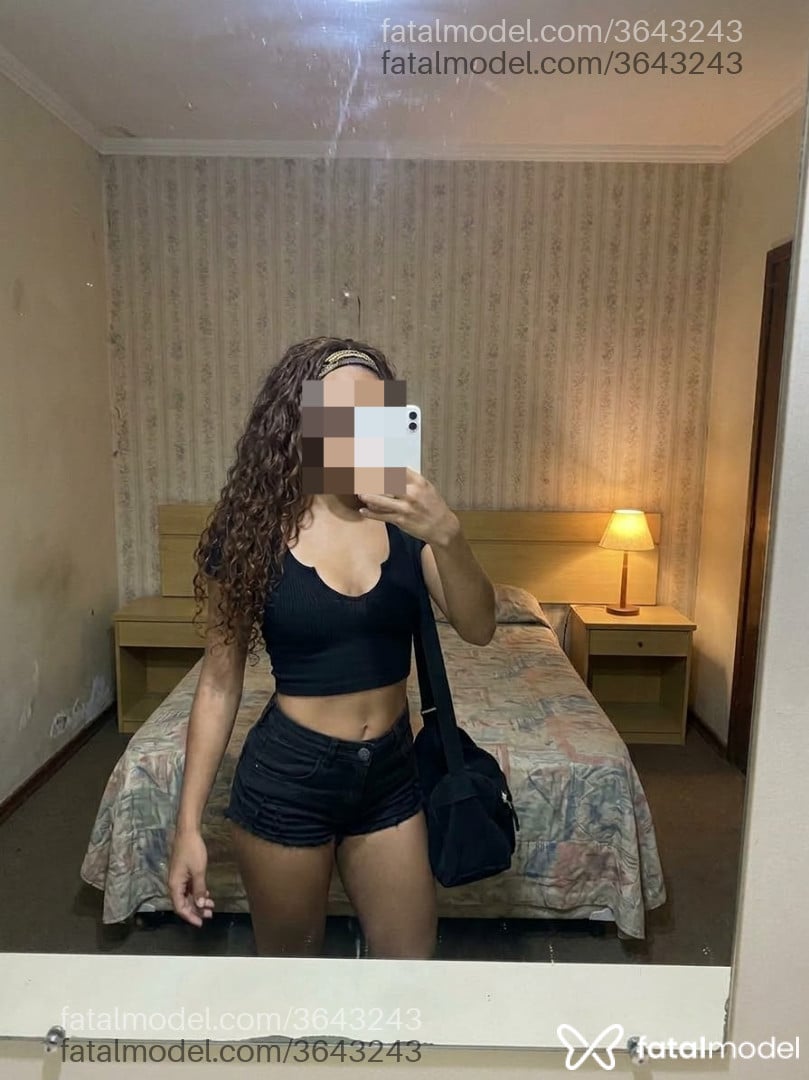 Acompanhante mulher com cabelo castanho de olhos castanhos - Valentina