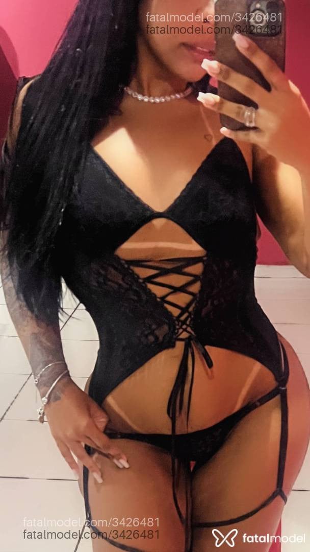 Acompanhante mulher morena (o) de olhos pretos - Jade Souza