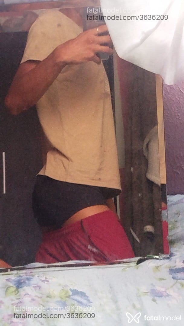 Acompanhante homem com cabelo castanho de olhos castanhos - Vinicius