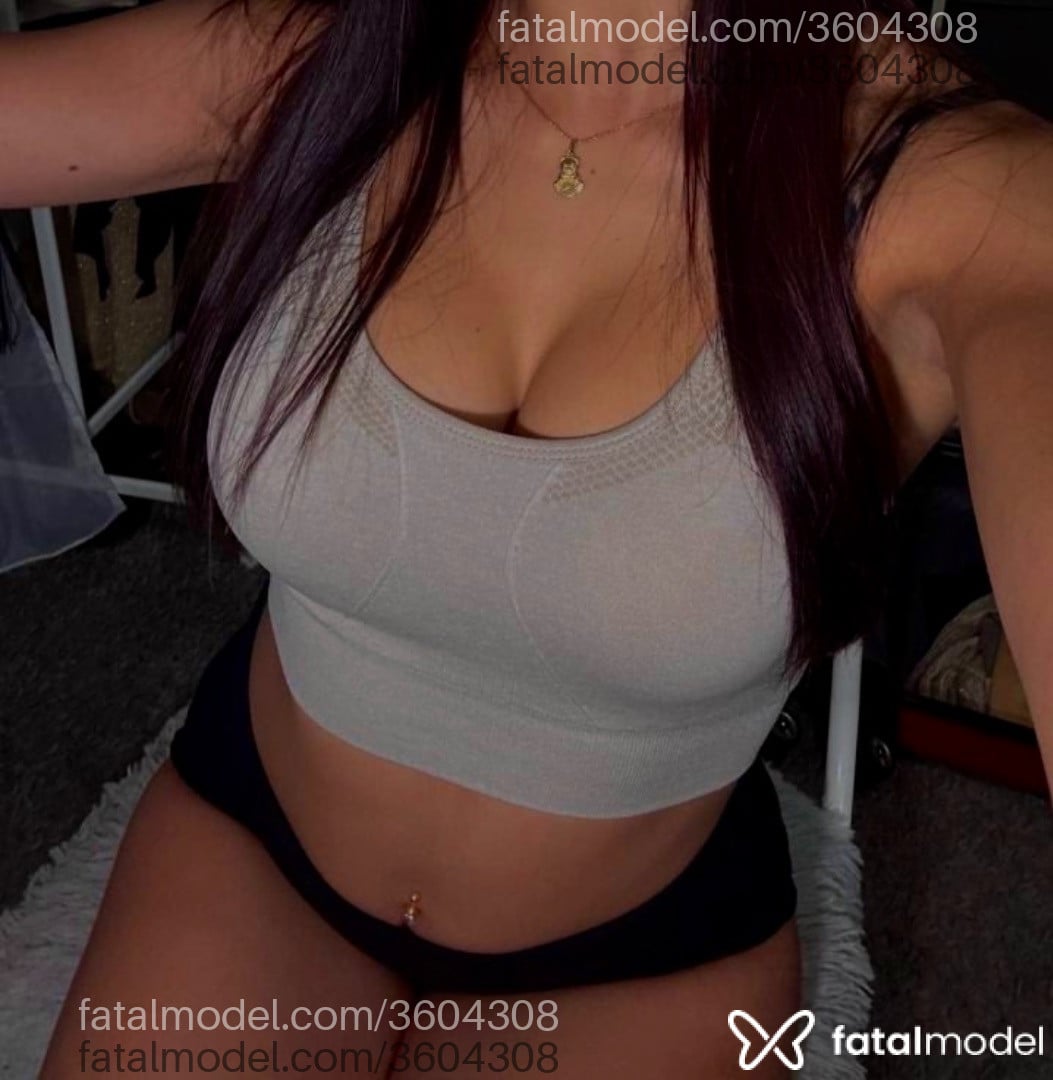 Acompanhante mulher com cabelo castanho de olhos mel - Júlia