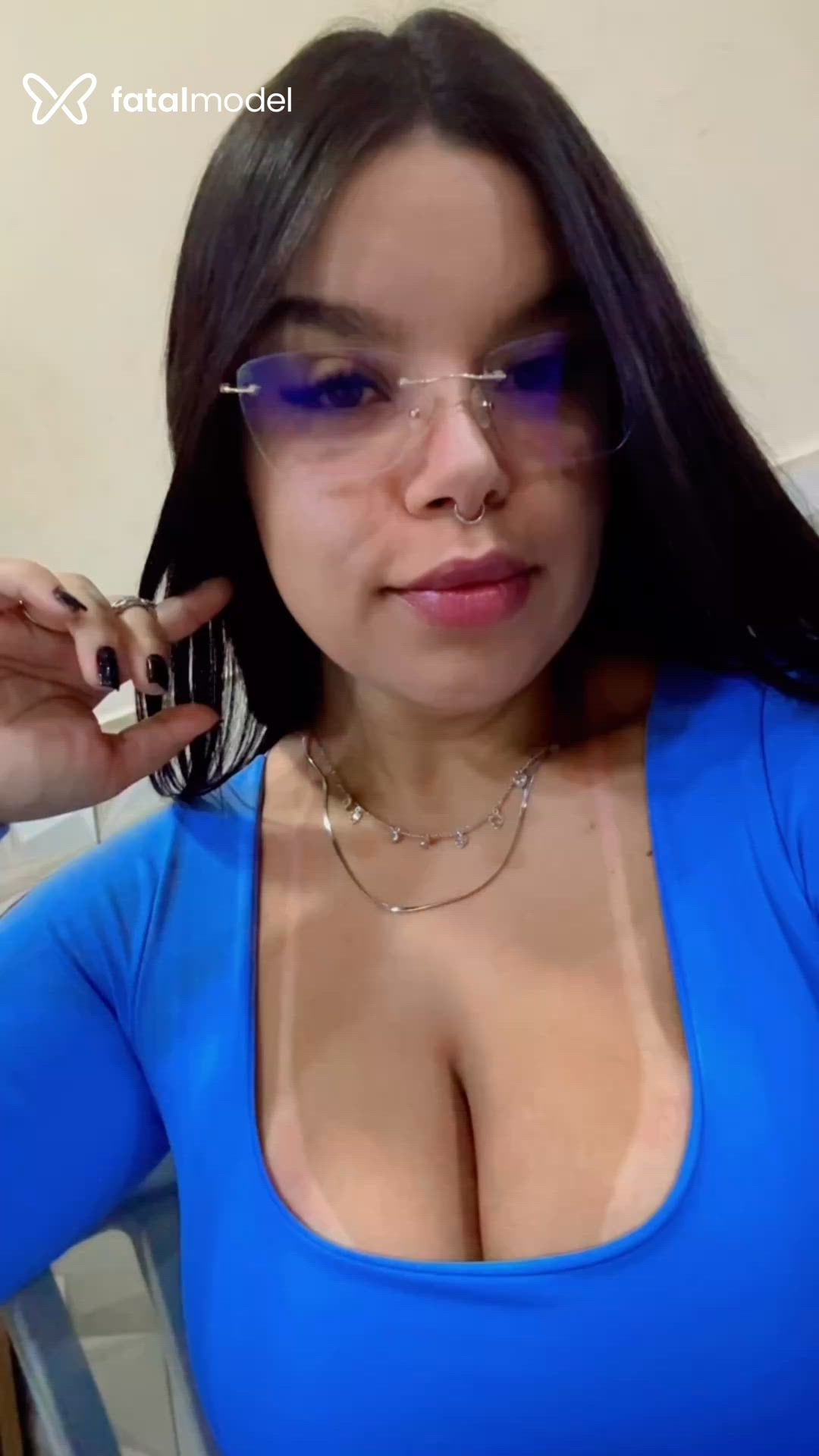 Acompanhante mulher morena (o) de olhos verdes - Felícia