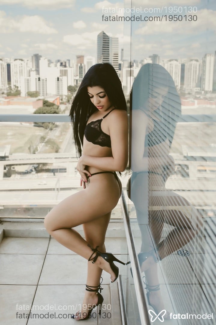 Acompanhante mulher morena (o) de olhos pretos - Bonilha