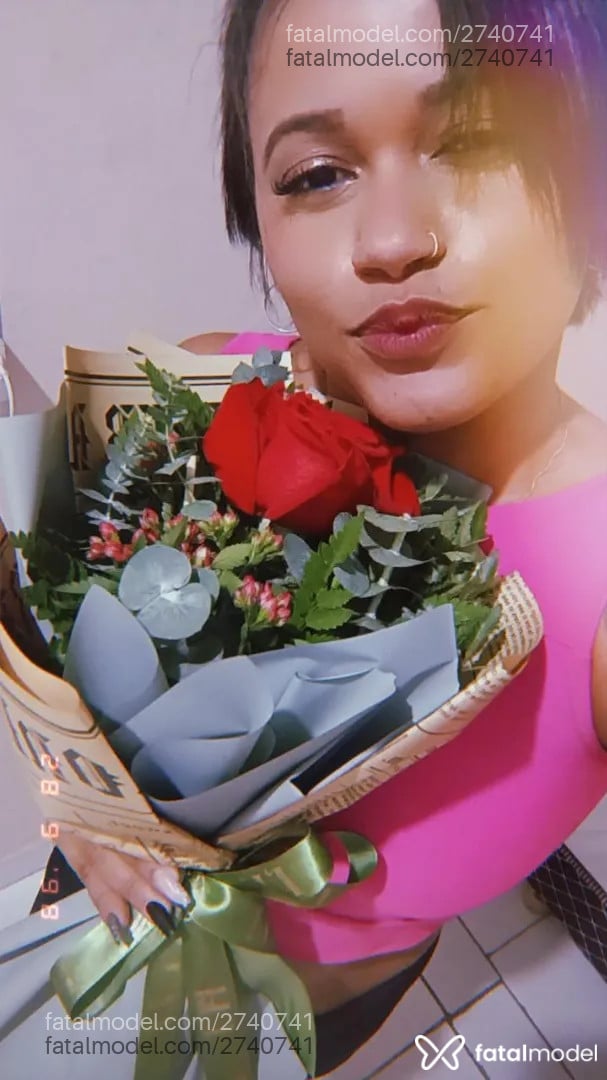 Acompanhante mulher morena (o) de olhos pretos - Morena