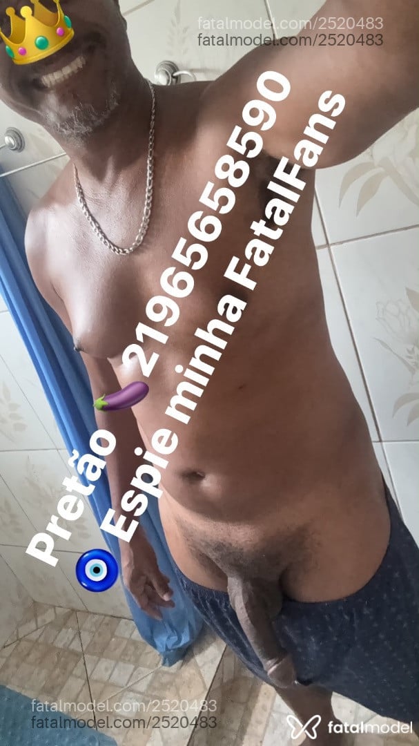 Acompanhante homem com cabelo grisalho de olhos castanhos - Pretão