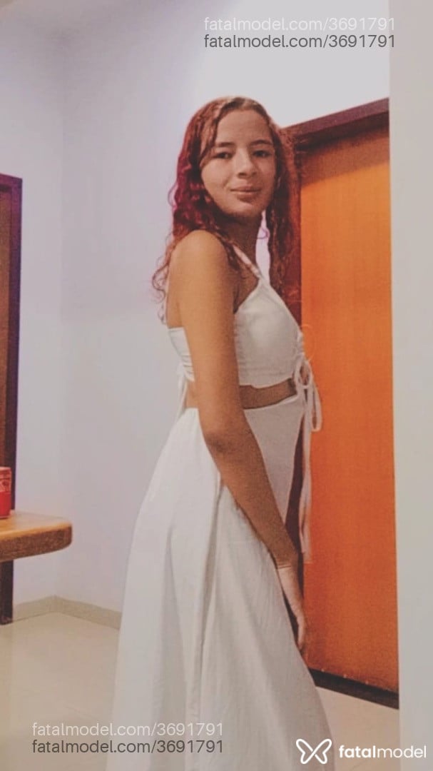 Acompanhante mulher ruiva (o) de olhos castanhos - Jhenny