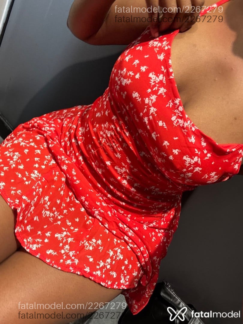 Acompanhante mulher morena (o) de olhos pretos - Love