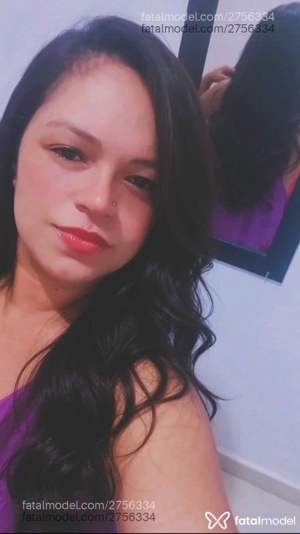 Acompanhante mulher com cabelo castanho de olhos castanhos - Bia