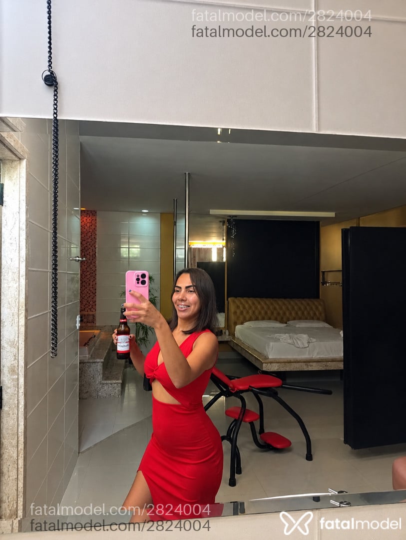 Acompanhante mulher morena (o) de olhos castanhos - Lavine