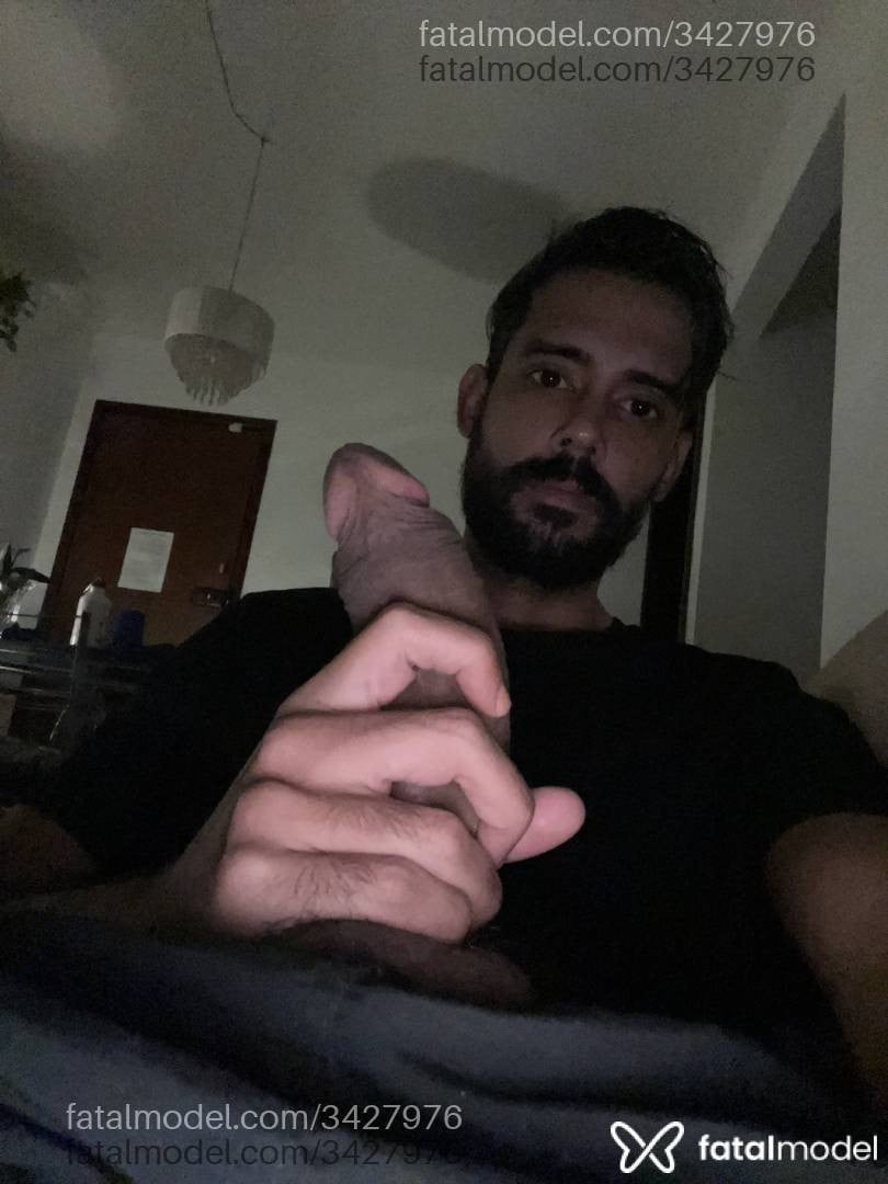 Acompanhante homem com cabelo castanho de olhos mel em Itapema - Pinga Grande