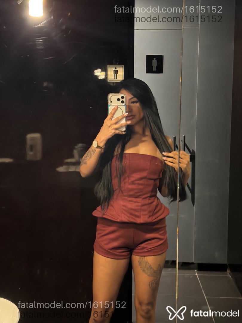 Acompanhante mulher morena (o) de olhos castanhos - Carla