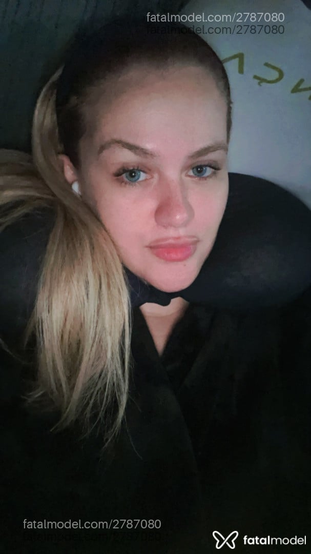 Acompanhante mulher loira (o) de olhos azuis - Angellauvatelli