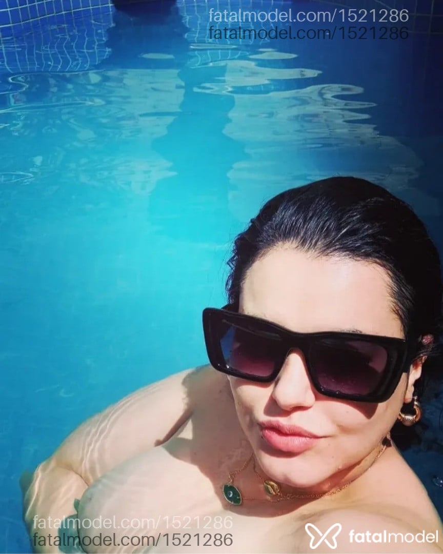 Acompanhante mulher com cabelo castanho de olhos castanhos - Gabriela Azevedo