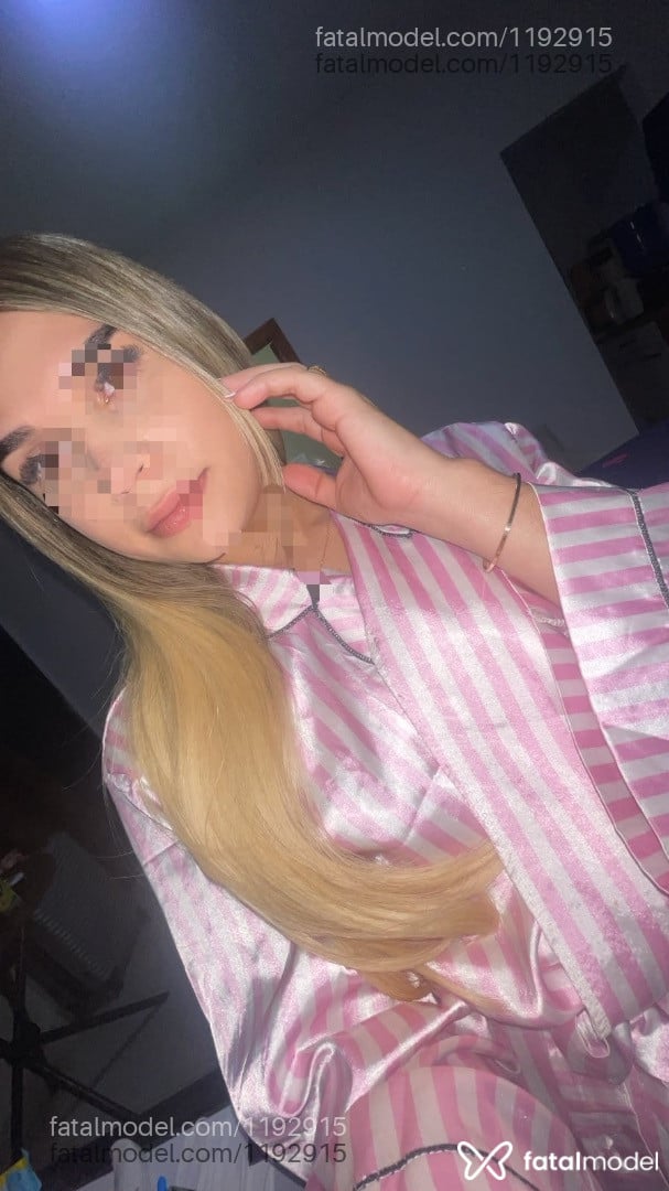 Acompanhante mulher trans loira (o) de olhos cinza - Heloísa
