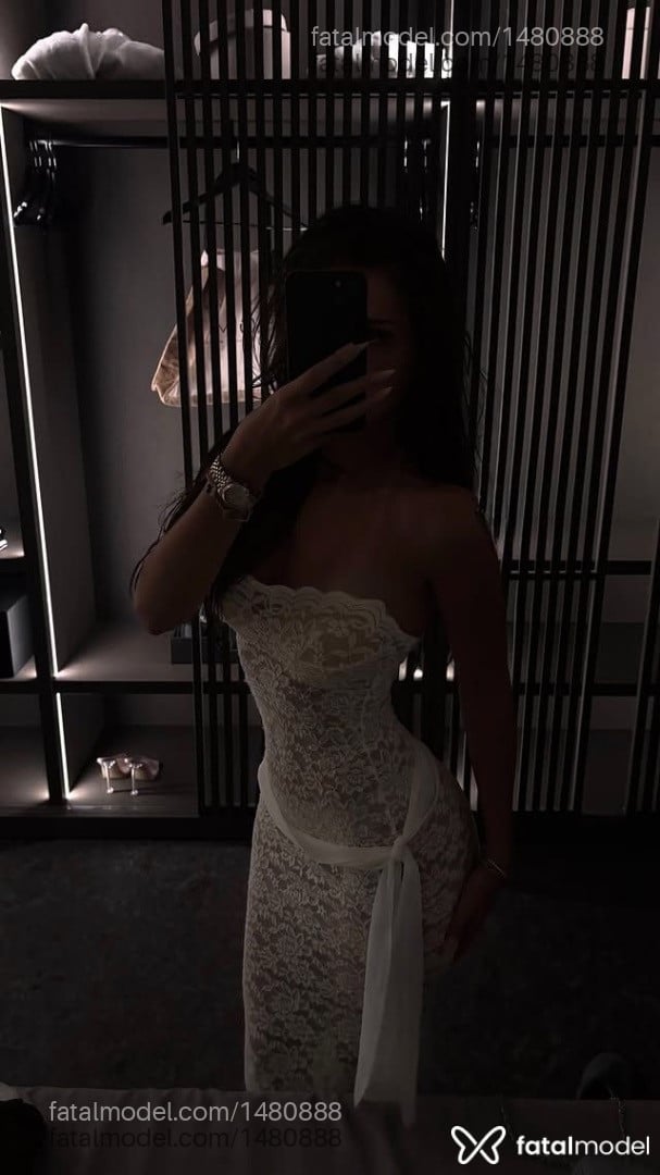 Acompanhante mulher morena (o) de olhos pretos - Lara