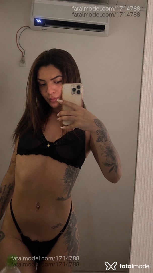 Acompanhante mulher trans morena (o) de olhos castanhos - Morenatrans