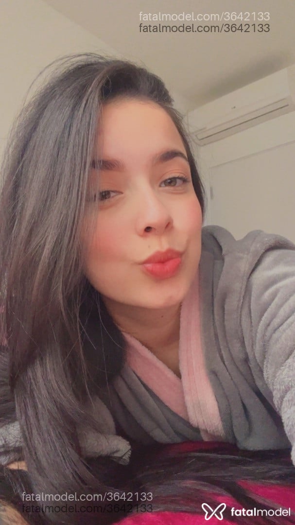 Acompanhante mulher morena (o) de olhos verdes - Thatha
