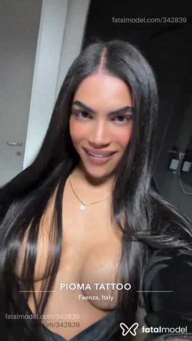 Acompanhante mulher trans com cabelo castanho de olhos castanhos - Bruna Alves Acompanhante mulher trans com cabelo castanho de olhos castanhos - Bruna Alves