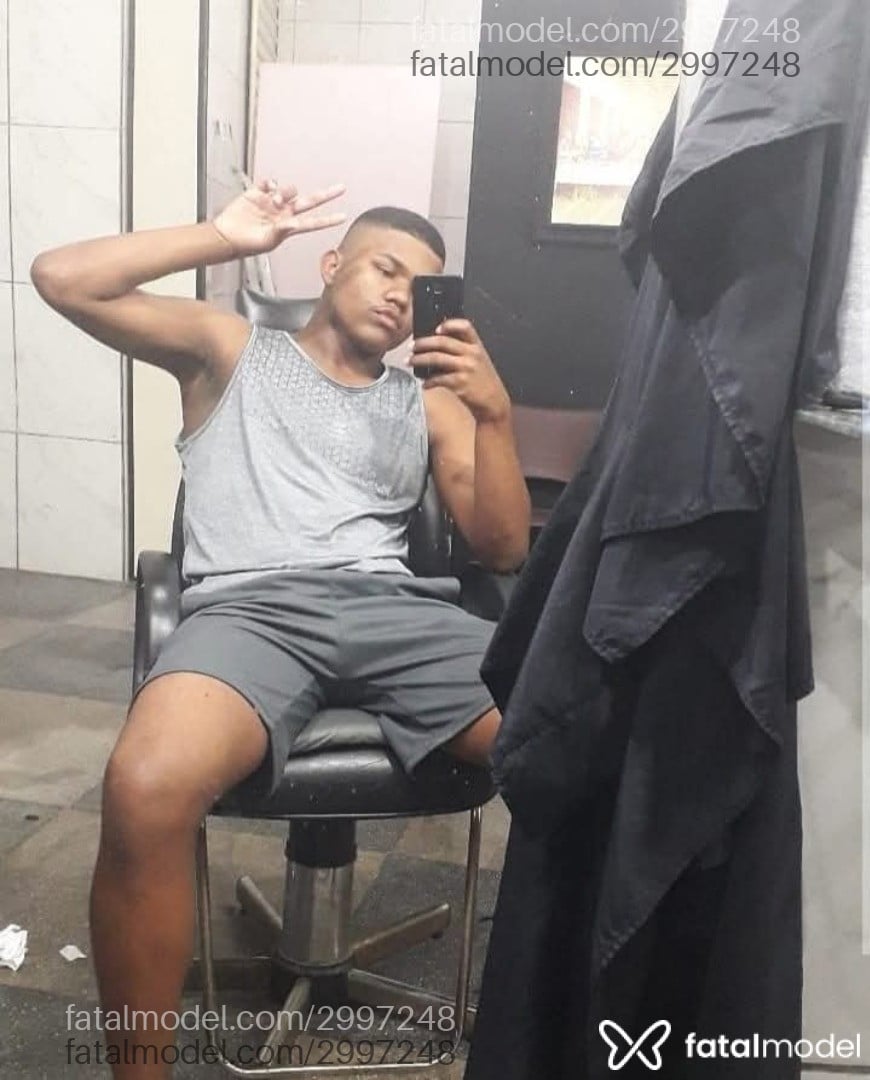 Acompanhante homem com cabelo castanho de olhos castanhos - Papi