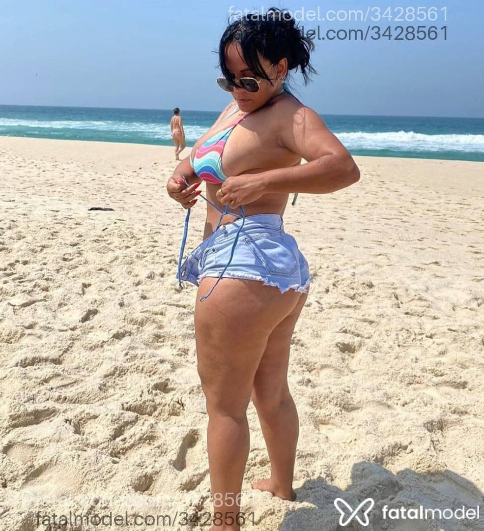 Acompanhante mulher morena (o) de olhos pretos - Lhays