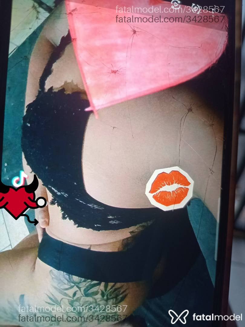 Acompanhante mulher morena (o) de olhos pretos - Cecília