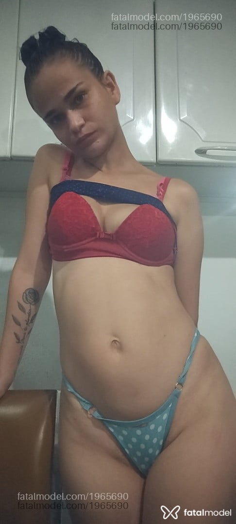Acompanhante mulher morena (o) de olhos verdes - Maju laranjinha