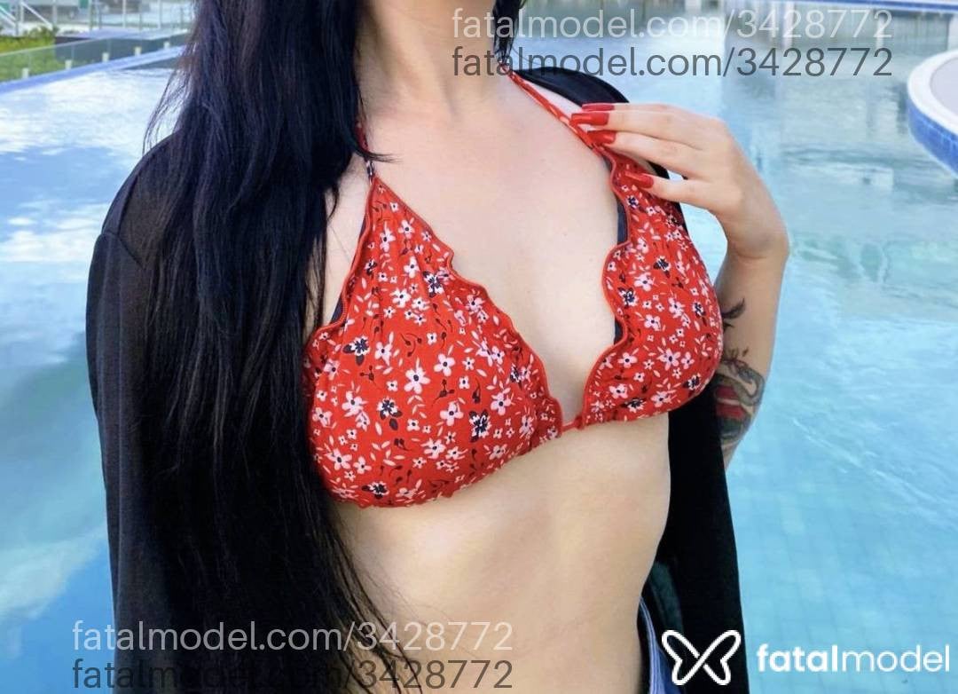 Acompanhante mulher morena (o) de olhos verdes - Yumih