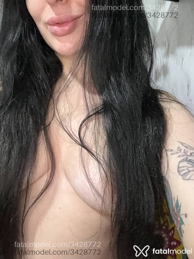 Acompanhante mulher morena (o) de olhos verdes - Yumih