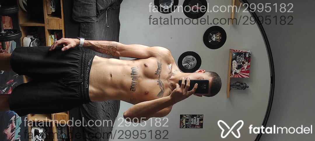 Acompanhante homem com cabelo castanho de olhos castanhos - Thiago