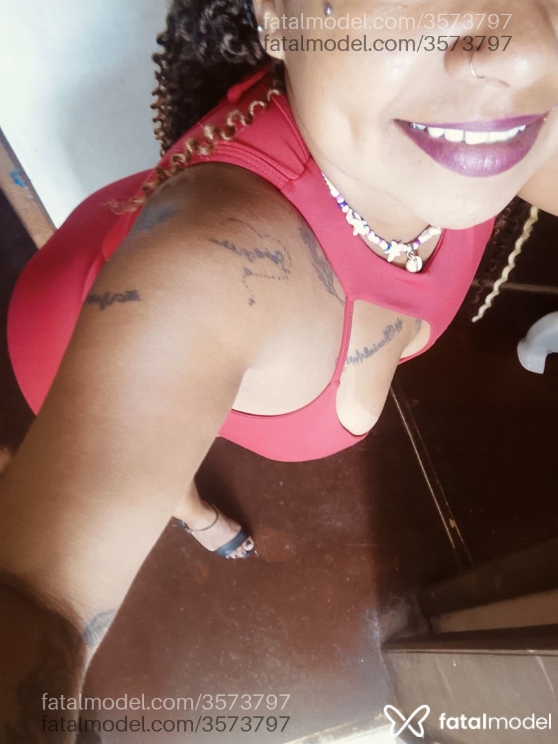 Acompanhante mulher morena (o) de olhos pretos - Débora