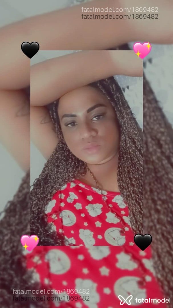 Acompanhante mulher morena (o) de olhos pretos - Estrela