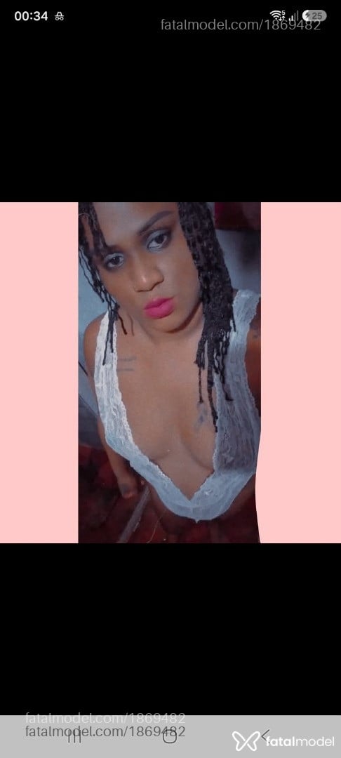 Acompanhante mulher morena (o) de olhos pretos - Estrela