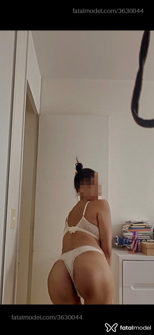 Acompanhante mulher morena (o) de olhos pretos - Vittoria Bellini