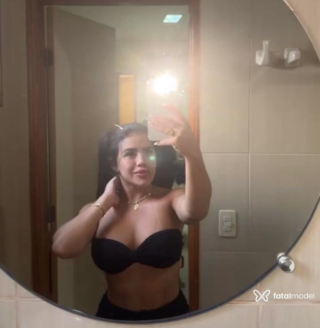 Acompanhante mulher morena (o) de olhos castanhos - Júlia