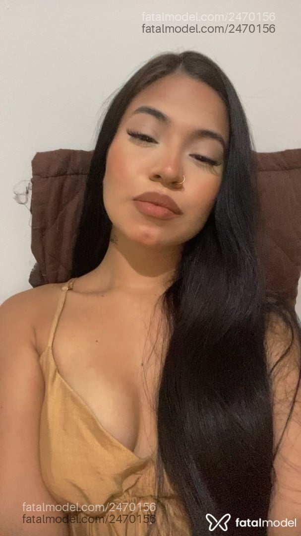 Acompanhante mulher morena (o) de olhos pretos - Flor