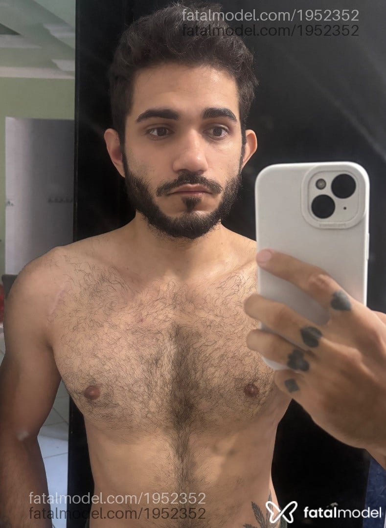 Acompanhante homem com cabelo castanho de olhos castanhos - Tarik Ferraz