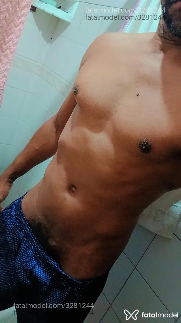 Acompanhante homem morena (o) de olhos castanhos - Oliver