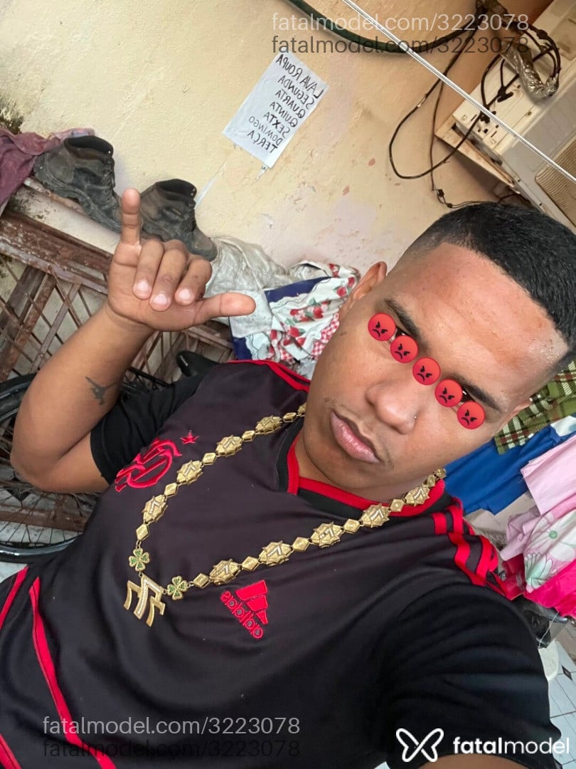 Acompanhante homem com cabelo castanho de olhos castanhos - Superchoque