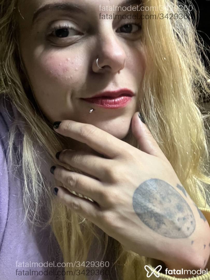 Acompanhante mulher loira (o) de olhos castanhos - Bárbara Bergamini