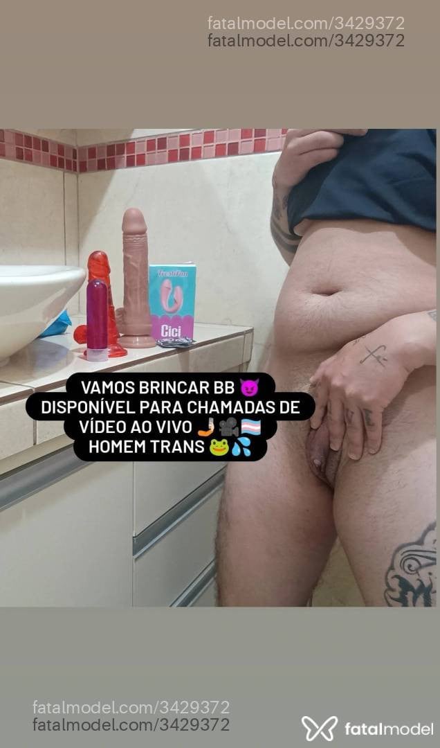 Acompanhante homem trans com cabelo castanho de olhos castanhos - Kevin Moura Acompanhante homem trans com cabelo castanho de olhos castanhos - Kevin Moura