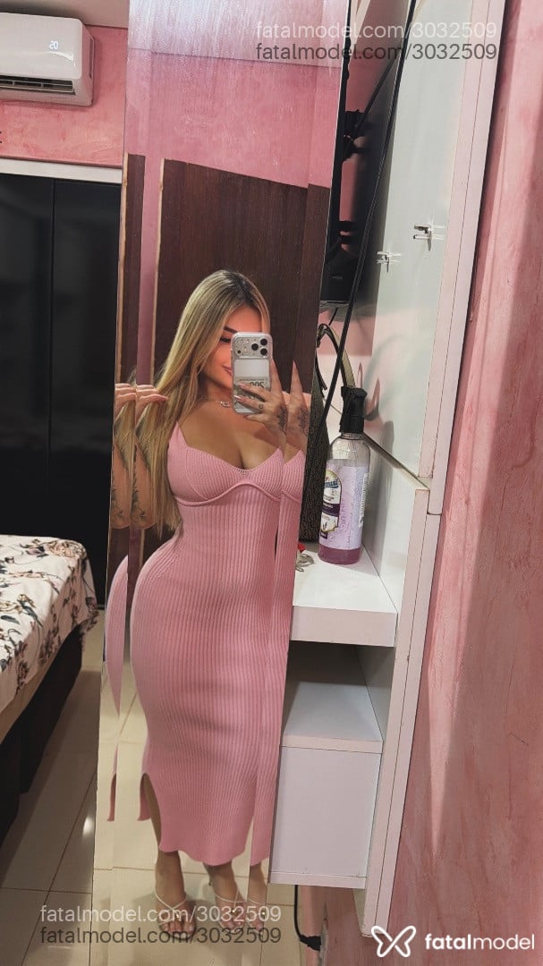Acompanhante mulher loira (o) de olhos pretos - Isabela Fernanda